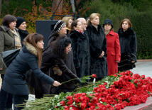 Azerbaijani public visits Alley of Honor to commemorate 12th death anniversary of Heydar Aliyev. Azerbaijan, Dec.12, 2015